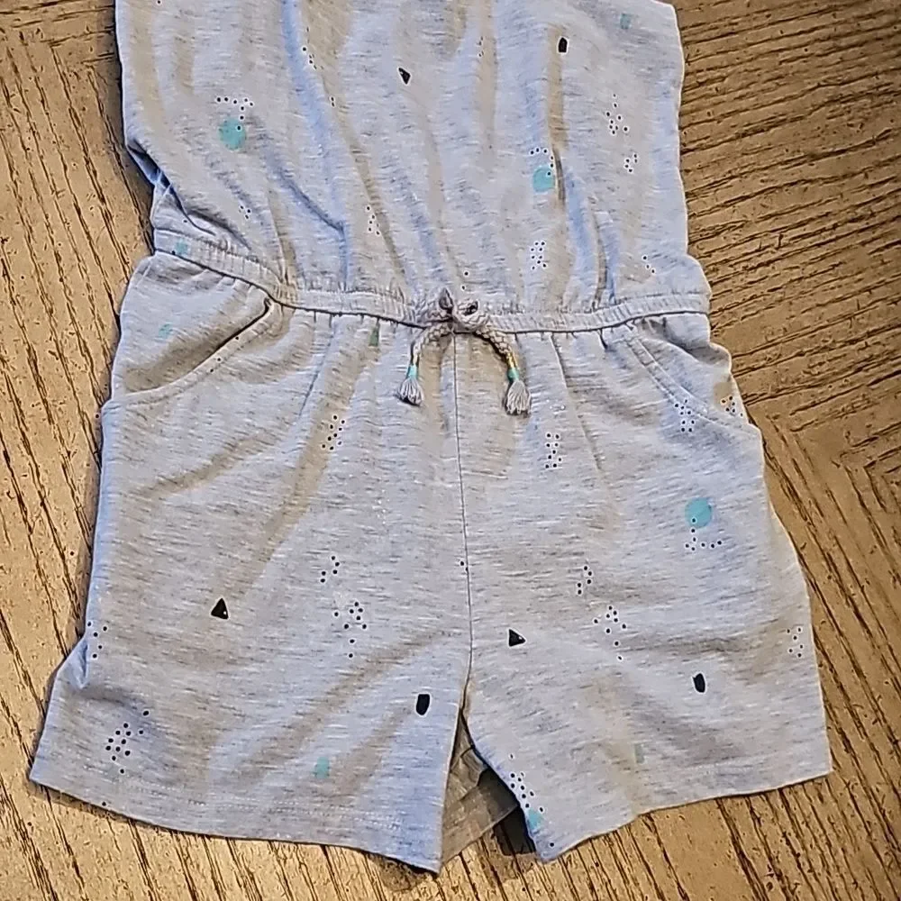 Girls gray short romper size M 7/8
